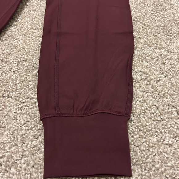 Lululemon Align HR Joggers in Chassis size 4 - Picture 2 of 6